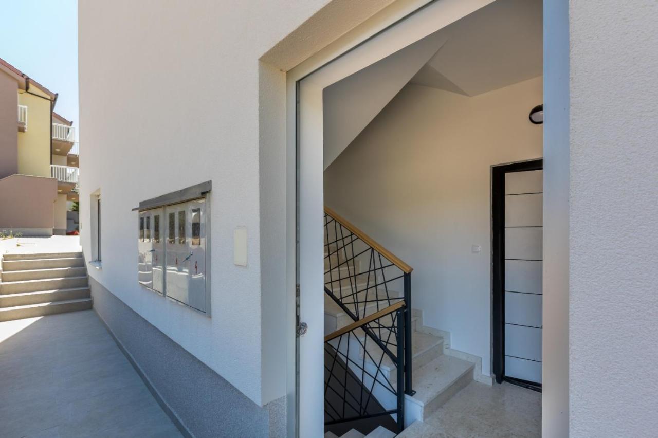 Carpe Diem Luxury Apartments ロゴズニッツァ エクステリア 写真