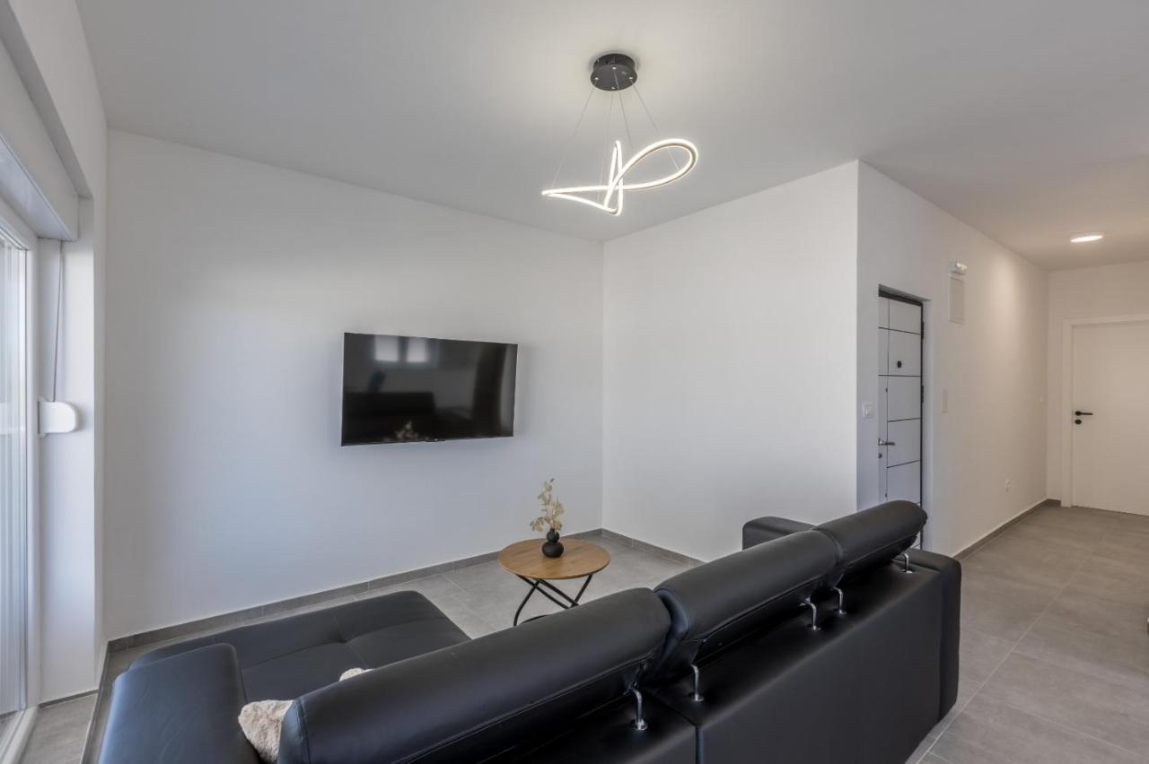 Carpe Diem Luxury Apartments ロゴズニッツァ エクステリア 写真